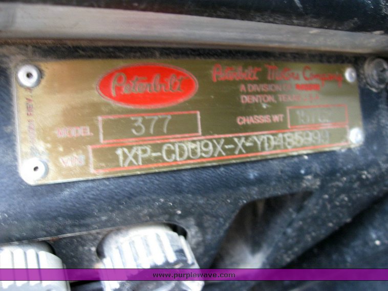 image for item 6791 2000 Peterbilt 377 semi truck