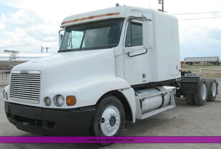 image for item 6792 1998 Freightliner C120 semi truck