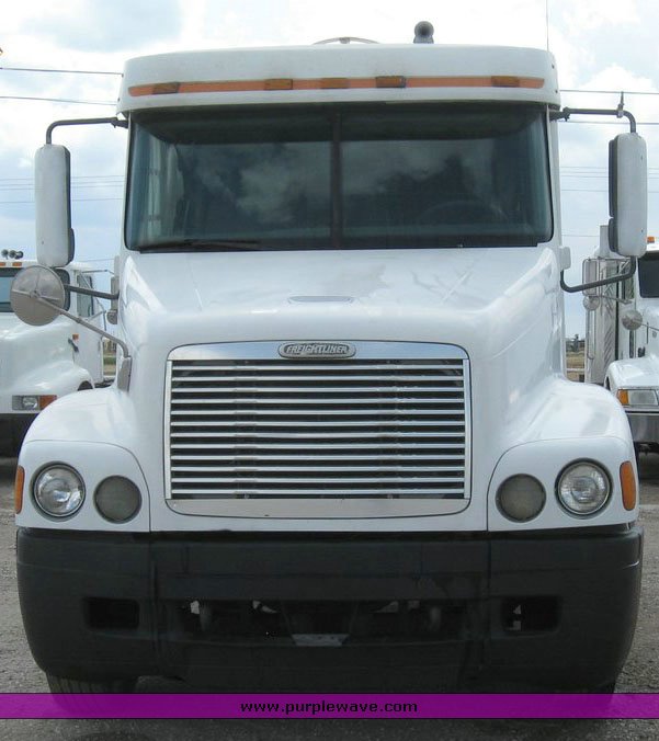 image for item 6792 1998 Freightliner C120 semi truck