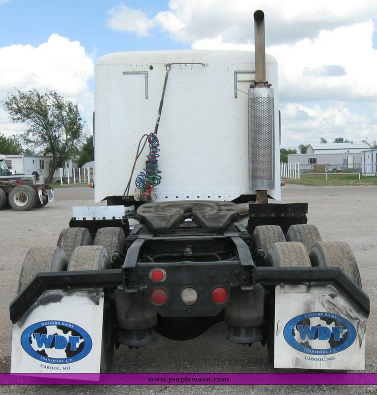 image for item 6792 1998 Freightliner C120 semi truck