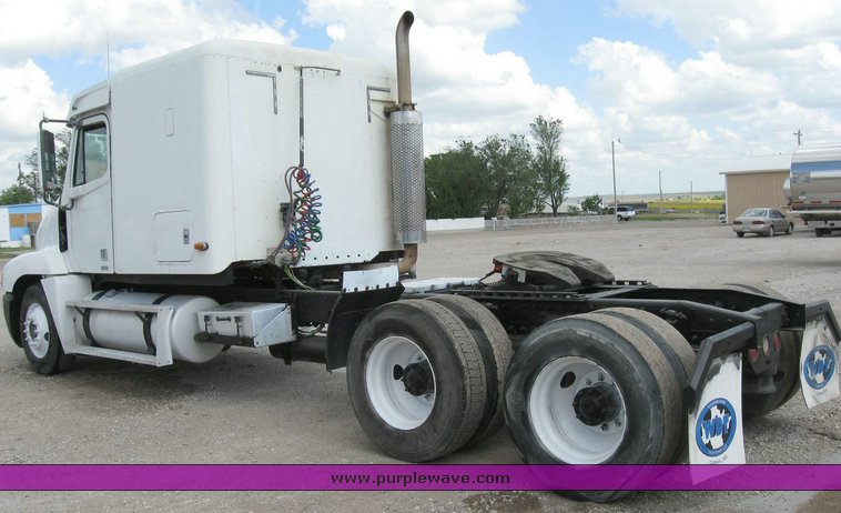 image for item 6792 1998 Freightliner C120 semi truck