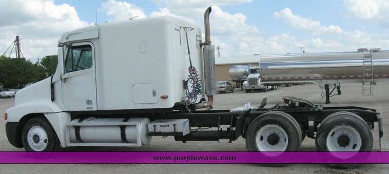 image for item 6792 1998 Freightliner C120 semi truck