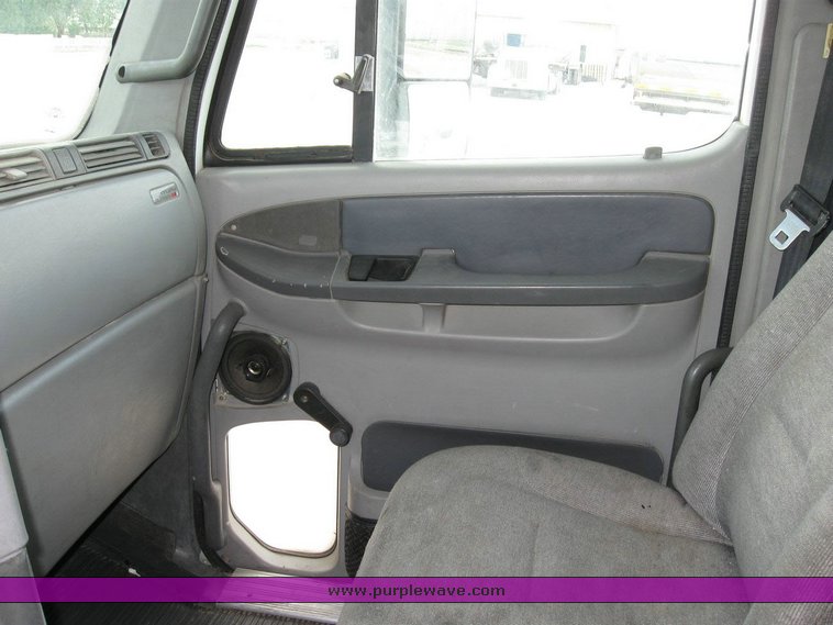 image for item 6792 1998 Freightliner C120 semi truck