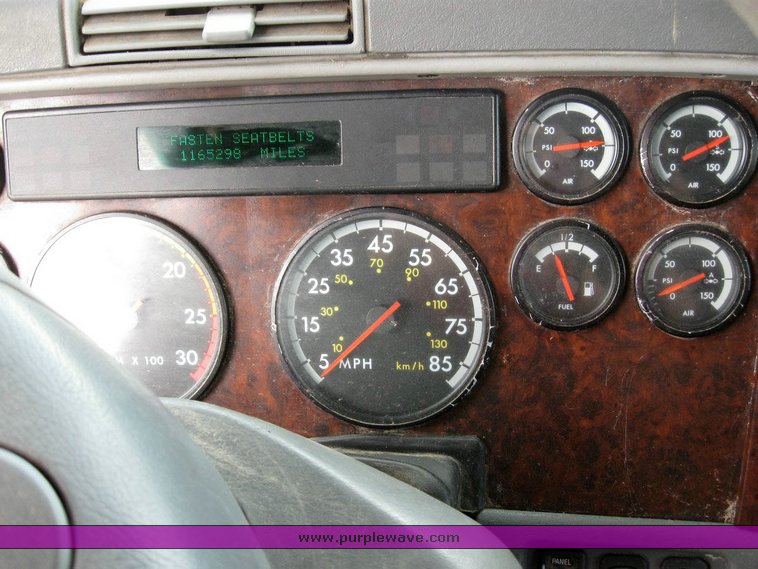 image for item 6792 1998 Freightliner C120 semi truck