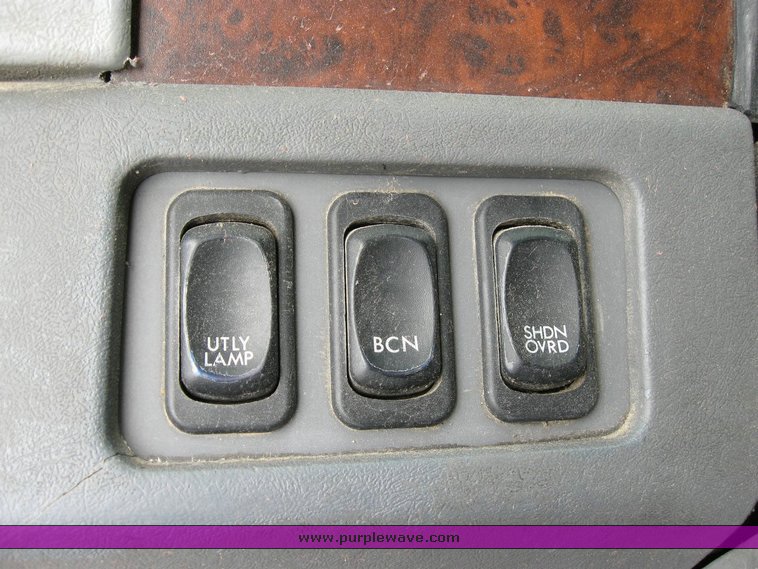 image for item 6792 1998 Freightliner C120 semi truck