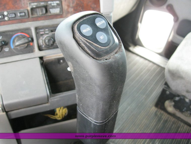 image for item 6792 1998 Freightliner C120 semi truck