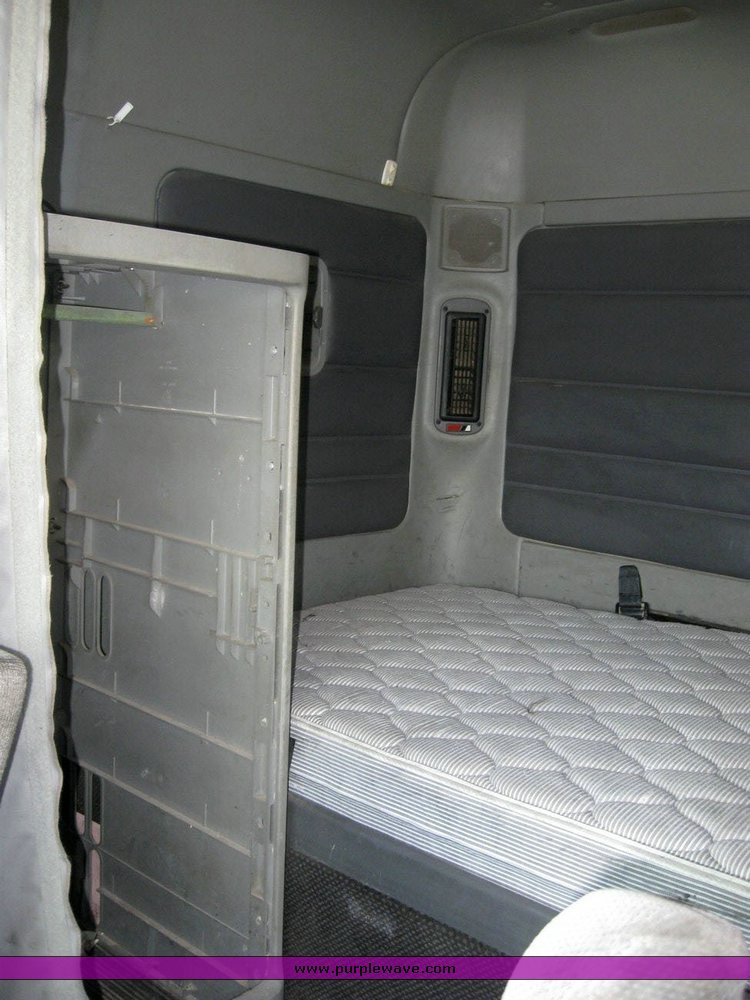 image for item 6792 1998 Freightliner C120 semi truck