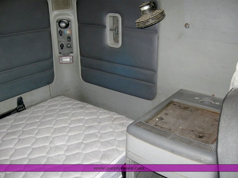 image for item 6792 1998 Freightliner C120 semi truck