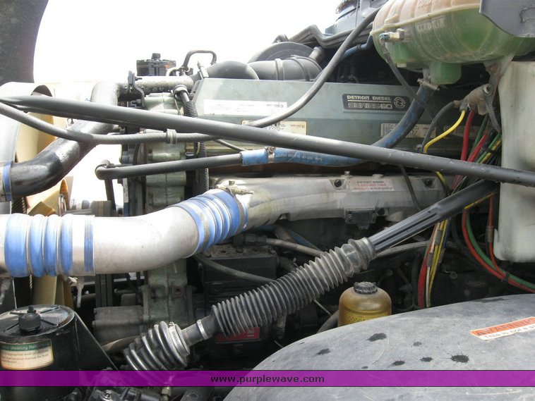 image for item 6792 1998 Freightliner C120 semi truck