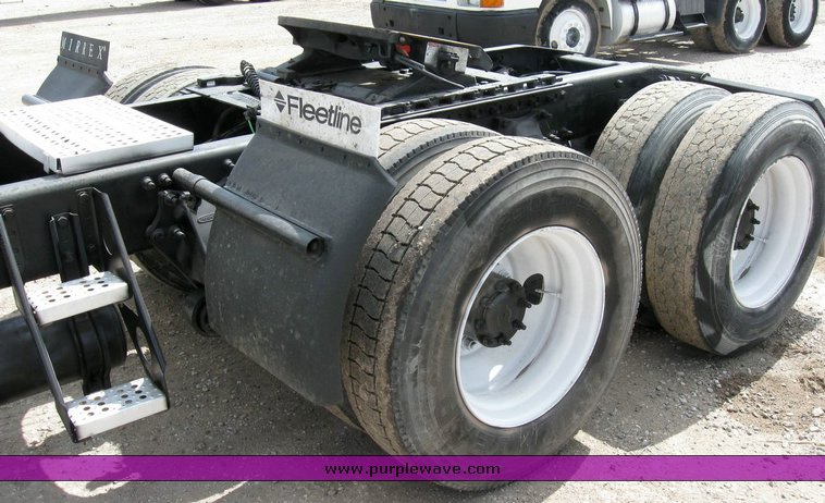 image for item 6792 1998 Freightliner C120 semi truck