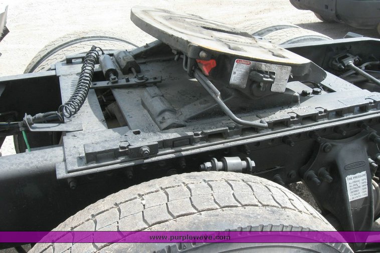 image for item 6792 1998 Freightliner C120 semi truck