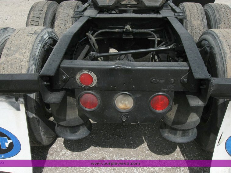 image for item 6792 1998 Freightliner C120 semi truck