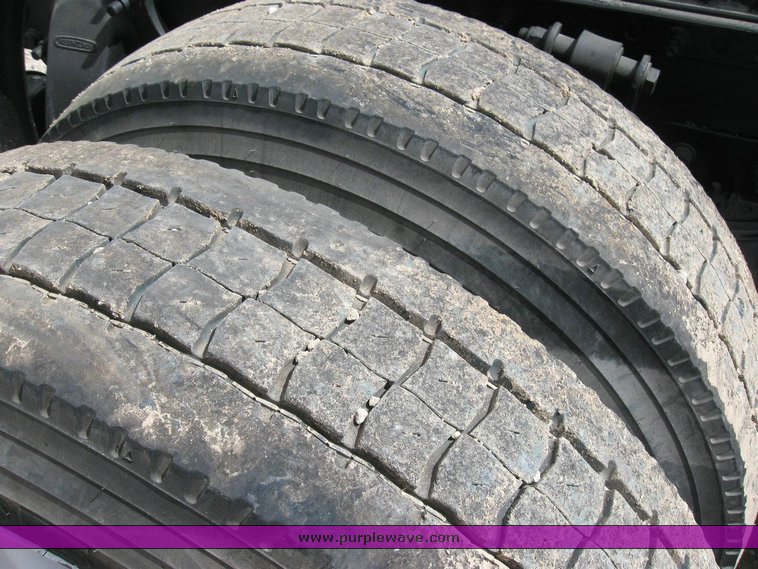 image for item 6792 1998 Freightliner C120 semi truck