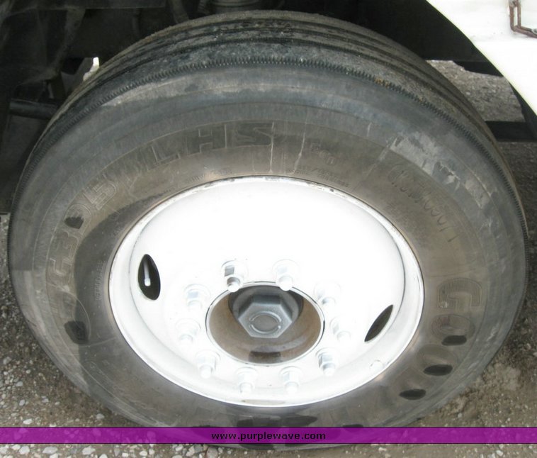 image for item 6792 1998 Freightliner C120 semi truck