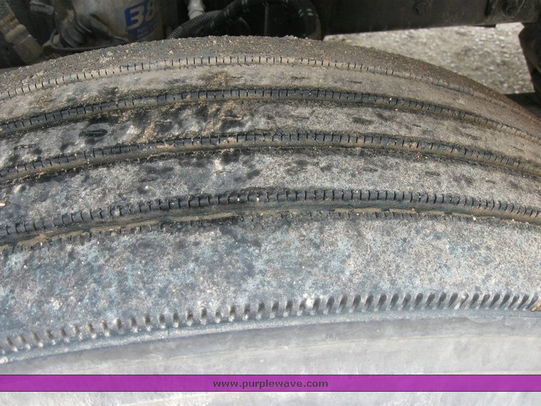 image for item 6792 1998 Freightliner C120 semi truck