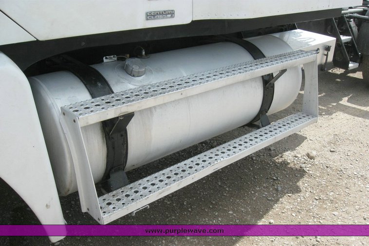 image for item 6792 1998 Freightliner C120 semi truck