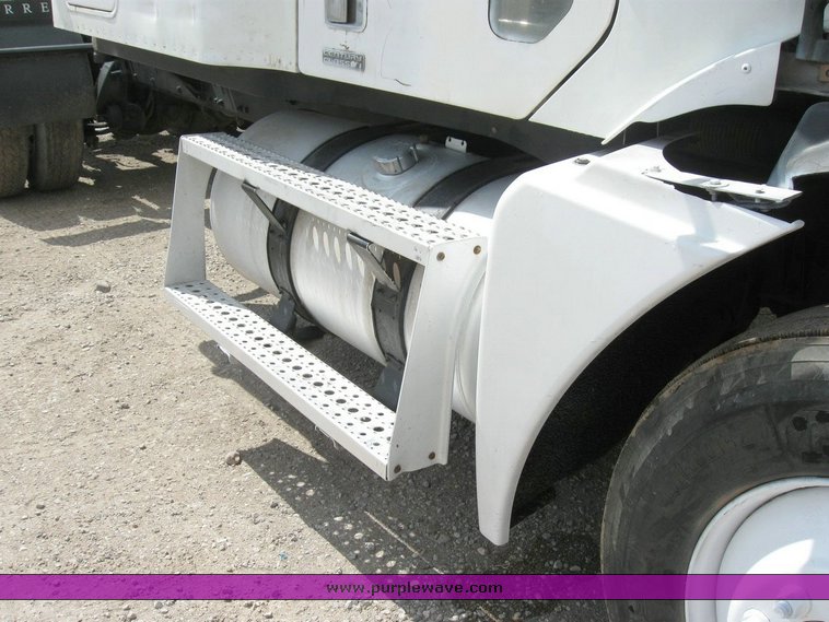 image for item 6792 1998 Freightliner C120 semi truck