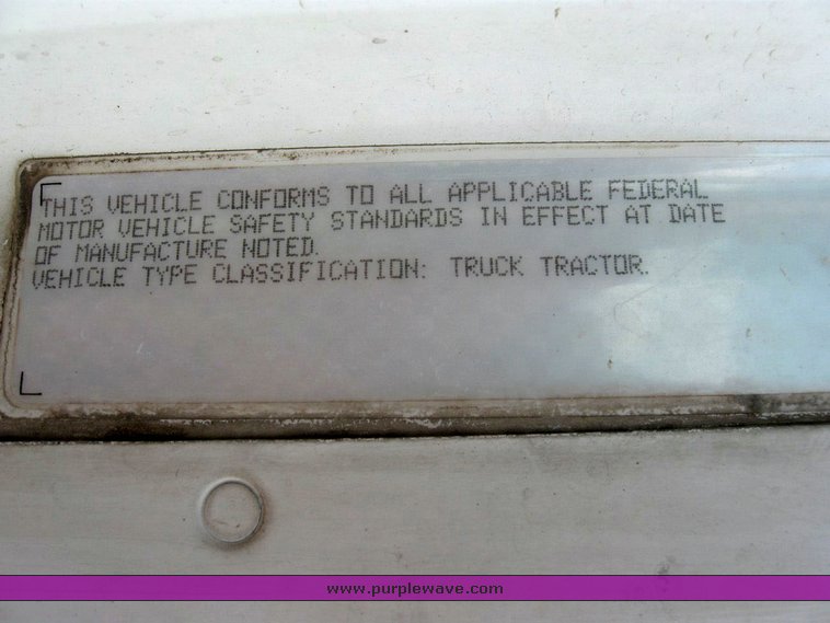 image for item 6792 1998 Freightliner C120 semi truck