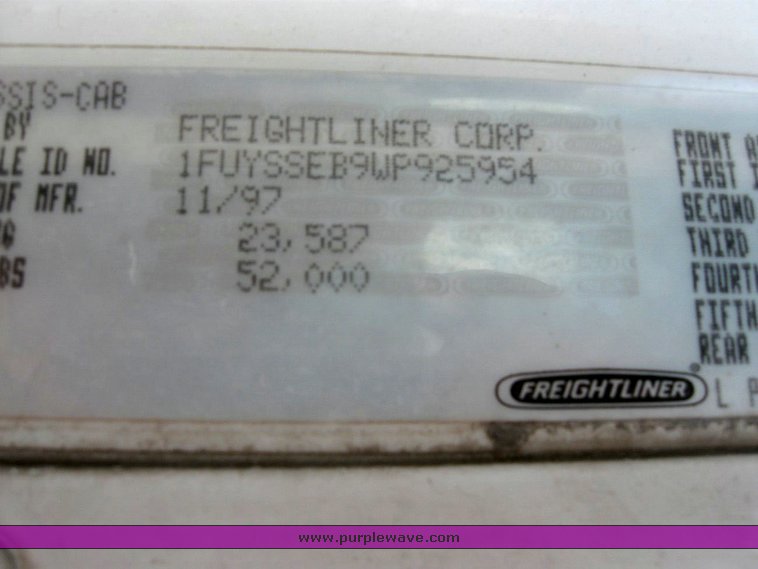 image for item 6792 1998 Freightliner C120 semi truck