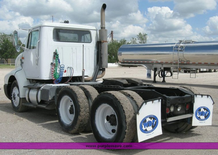 image for item 6793 1996 International 8200 semi truck