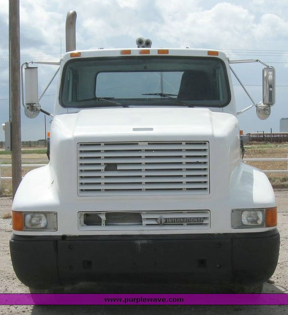 image for item 6793 1996 International 8200 semi truck