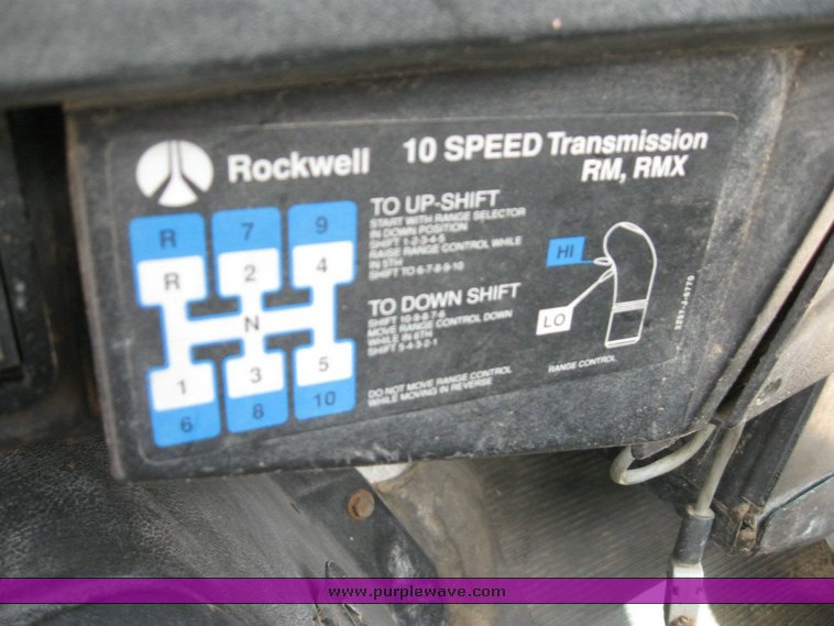 image for item 6793 1996 International 8200 semi truck