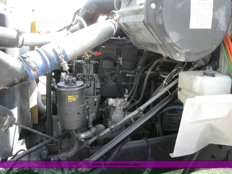 image for item 6793 1996 International 8200 semi truck