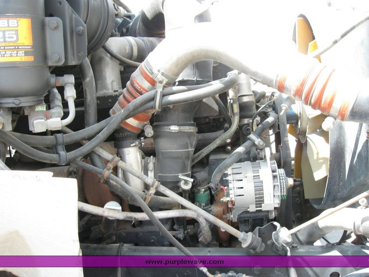 image for item 6793 1996 International 8200 semi truck