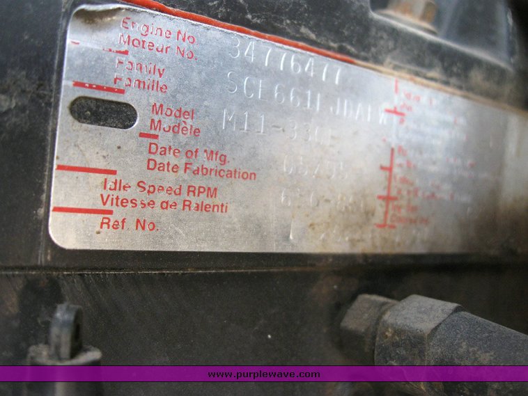 image for item 6793 1996 International 8200 semi truck