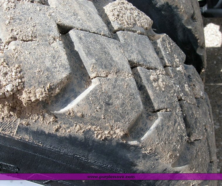 image for item 6793 1996 International 8200 semi truck