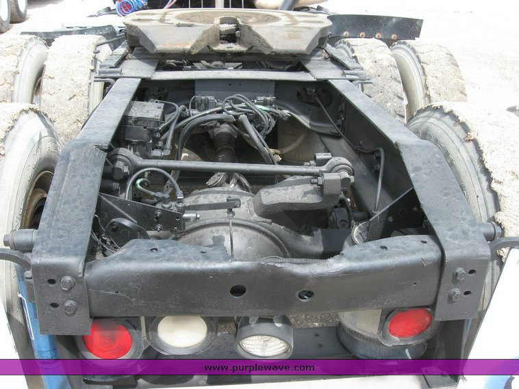 image for item 6793 1996 International 8200 semi truck