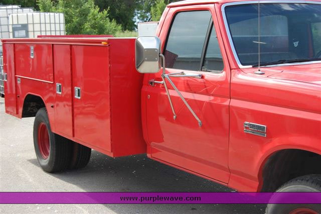 image for item 1000 1990 Ford F450 Super Duty truck with service body