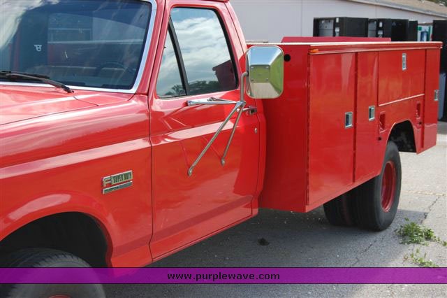 image for item 1000 1990 Ford F450 Super Duty truck with service body