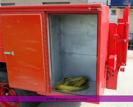 image for item 1000 1990 Ford F450 Super Duty truck with service body