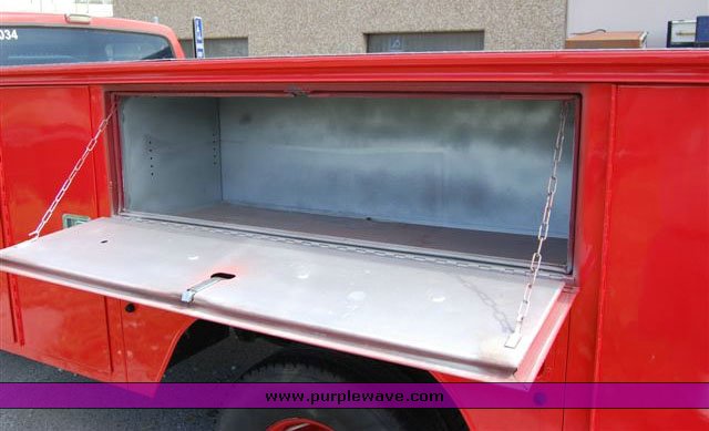 image for item 1000 1990 Ford F450 Super Duty truck with service body