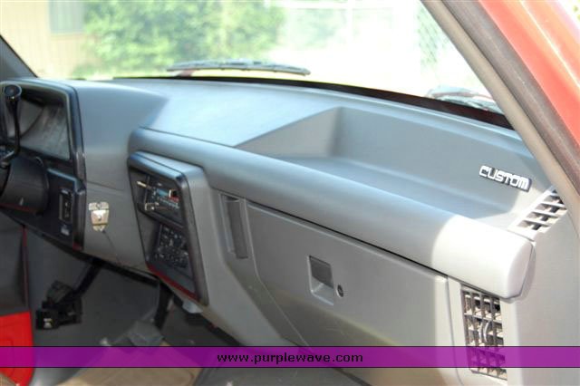 image for item 1000 1990 Ford F450 Super Duty truck with service body