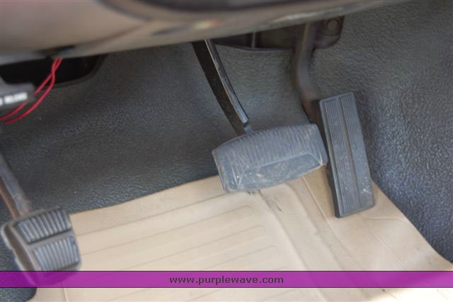 image for item 1000 1990 Ford F450 Super Duty truck with service body