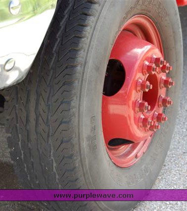 image for item 1000 1990 Ford F450 Super Duty truck with service body