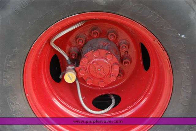 image for item 1000 1990 Ford F450 Super Duty truck with service body