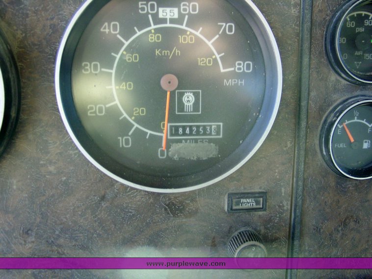 image for item 1006 1986 Kenworth Construct T600A semi truck