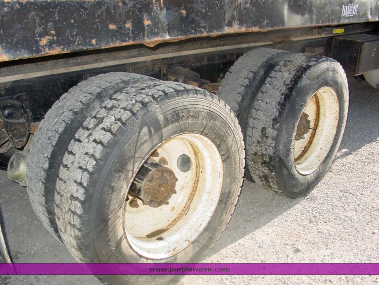 image for item 1006 1986 Kenworth Construct T600A semi truck