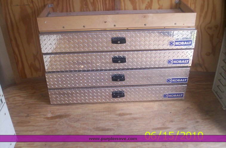 image for item 1007 2004 Roadmaster enclosed trailer