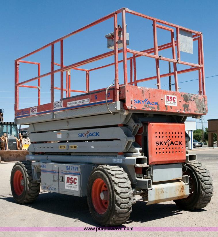 2005 Skyjack SJ 7127 rough terrain scissor lift in Sierra Vista, AZ Item 1053 sold Purple Wave