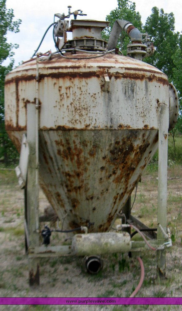 image for item 1520 Concrete bin with stand