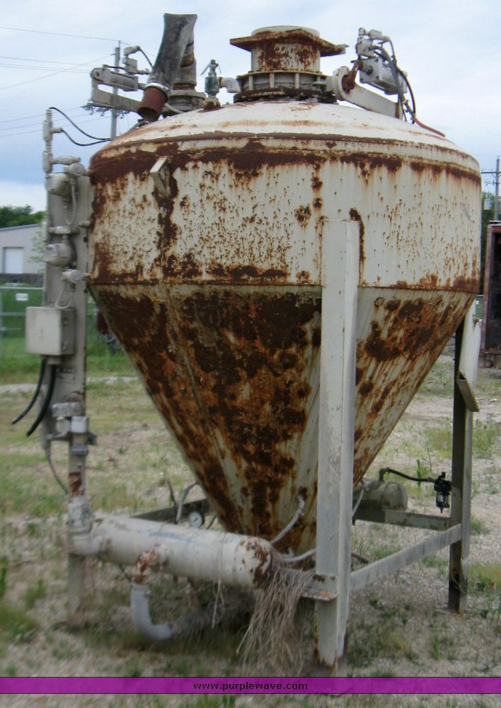 image for item 1520 Concrete bin with stand