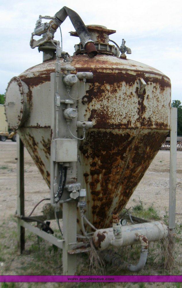 image for item 1520 Concrete bin with stand