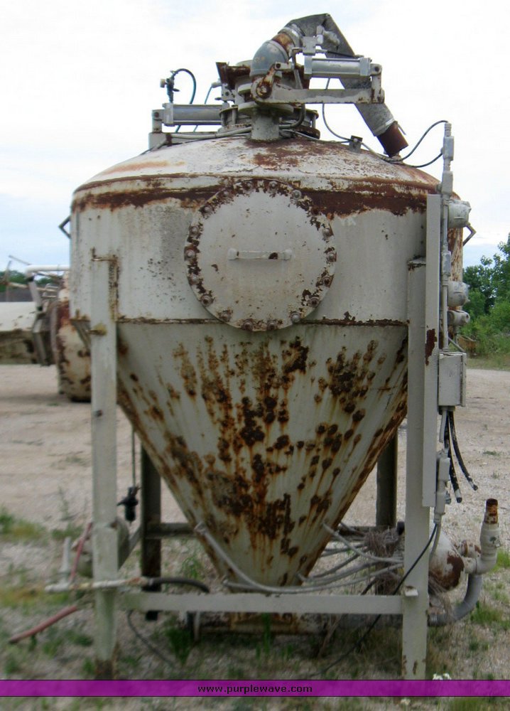 image for item 1520 Concrete bin with stand