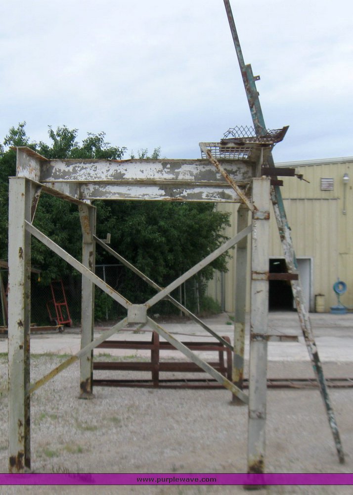 image for item 1520 Concrete bin with stand