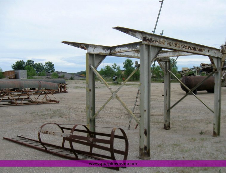 image for item 1520 Concrete bin with stand