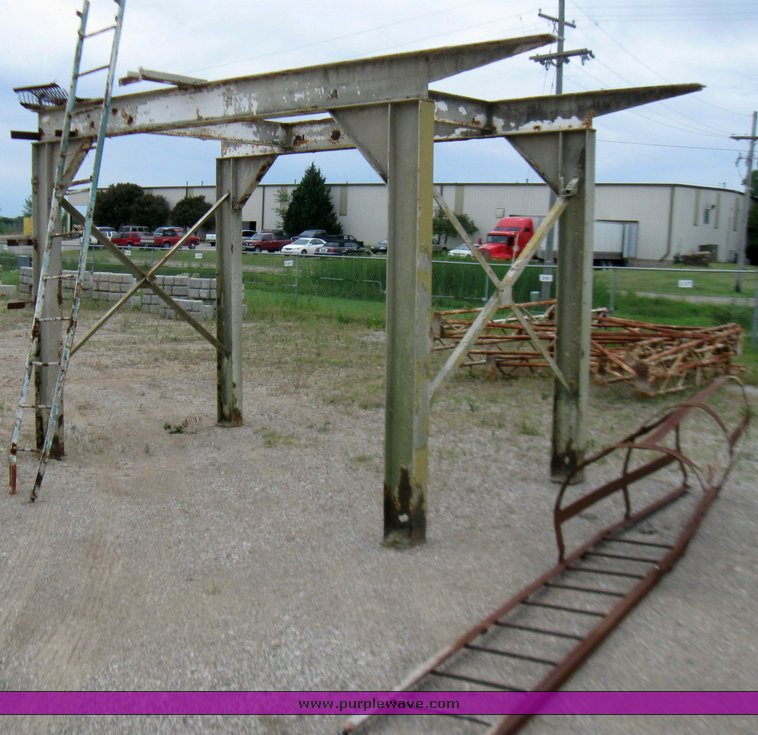 image for item 1520 Concrete bin with stand